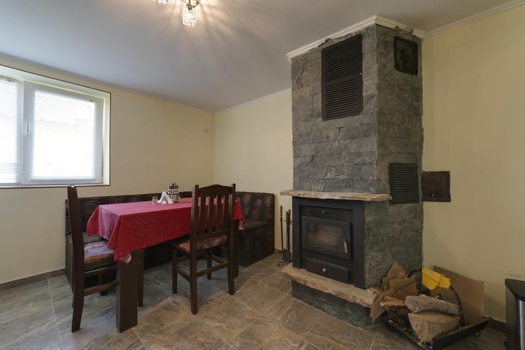 Marinovata Kashta Guest House Veliki Preslav Bagian luar foto