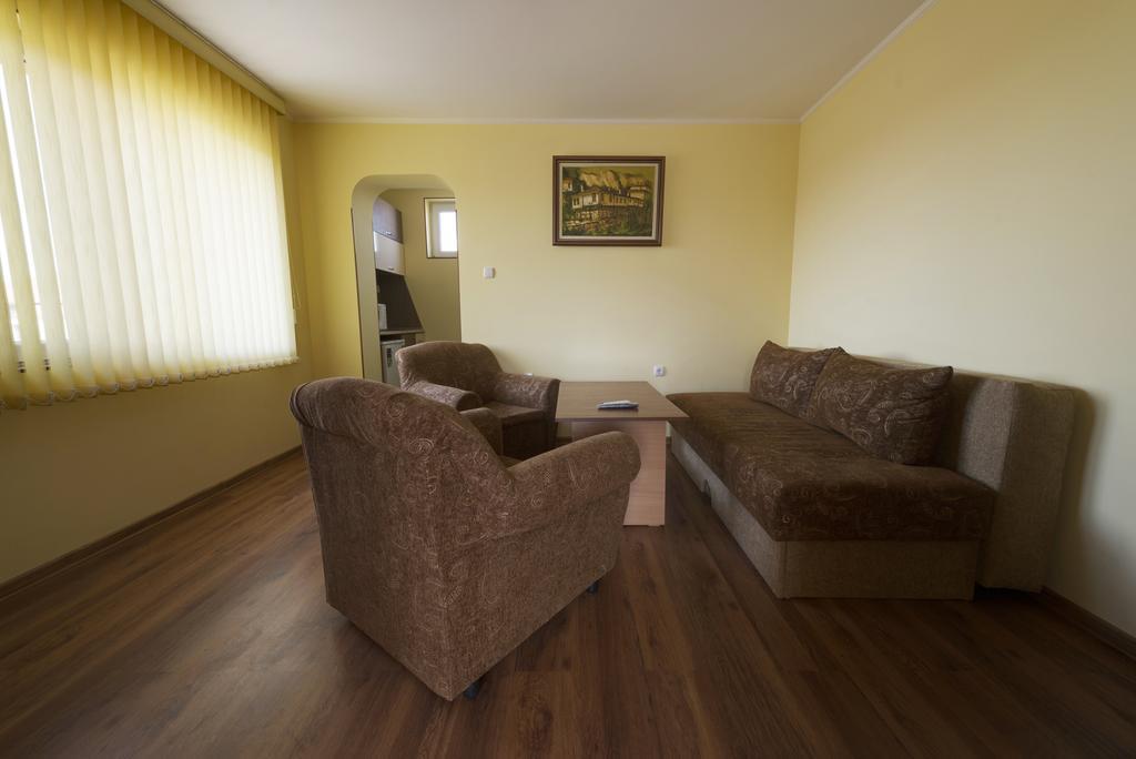 Marinovata Kashta Guest House Veliki Preslav Bagian luar foto