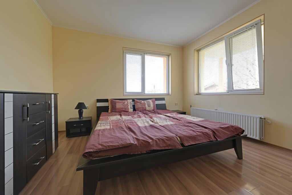 Marinovata Kashta Guest House Veliki Preslav Bagian luar foto